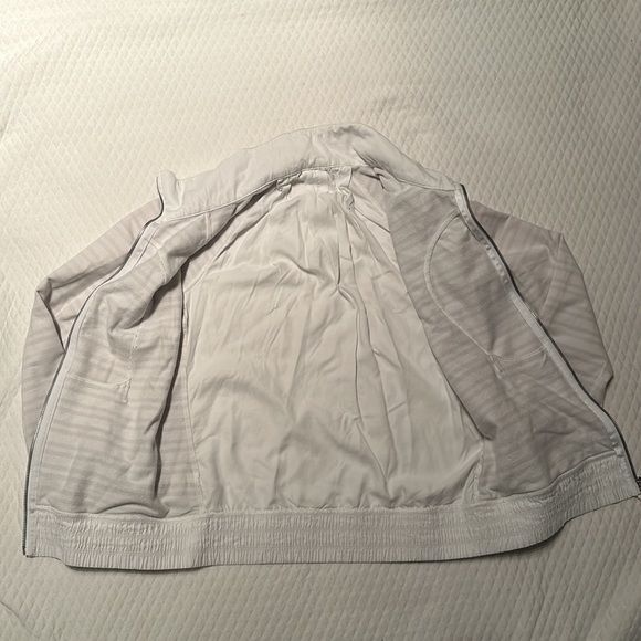 Size 8 - Lululemon white and light grey zip up. - Picture 4 of 6